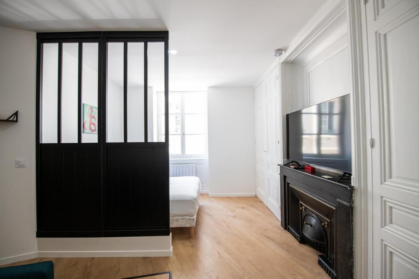 L'Arty - Tres Joli Studio Moderne Place Valmy Лион Экстерьер фото